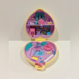 Polly Pocket Strollin’ Baby compact